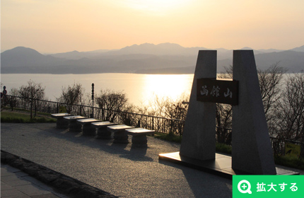 夕暮れ時の函館山山頂